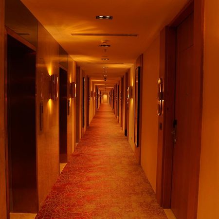 فندق Ramada By Wyndham Gorakhpur Gorakhnath Mandir Road المظهر الخارجي الصورة