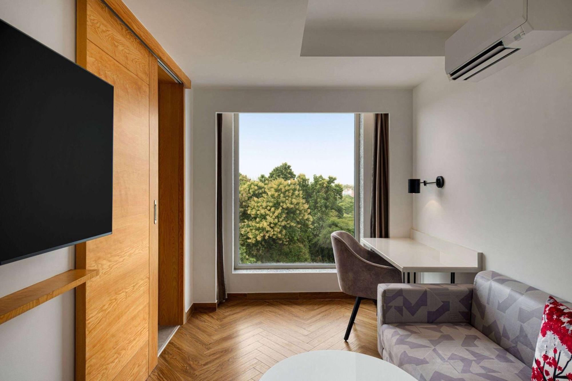 فندق Ramada By Wyndham Gorakhpur Gorakhnath Mandir Road المظهر الخارجي الصورة