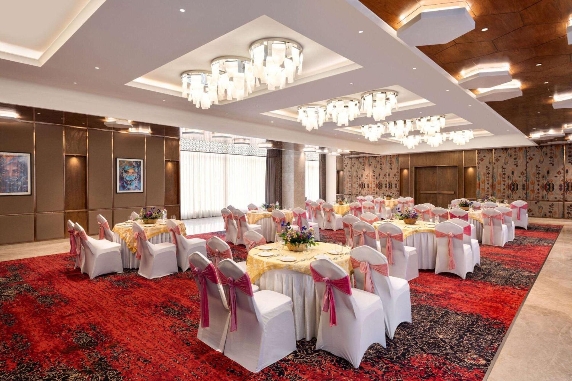 فندق Ramada By Wyndham Gorakhpur Gorakhnath Mandir Road المظهر الخارجي الصورة