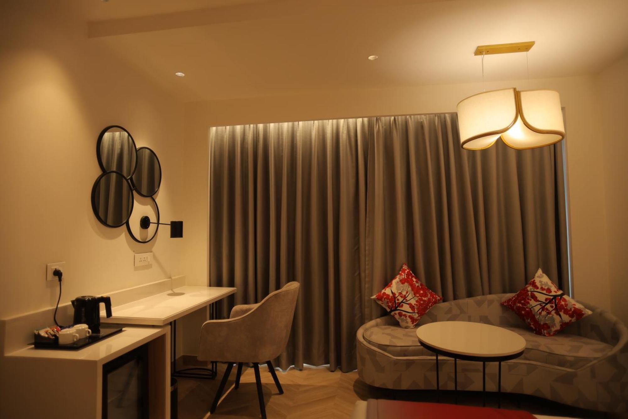 فندق Ramada By Wyndham Gorakhpur Gorakhnath Mandir Road المظهر الخارجي الصورة