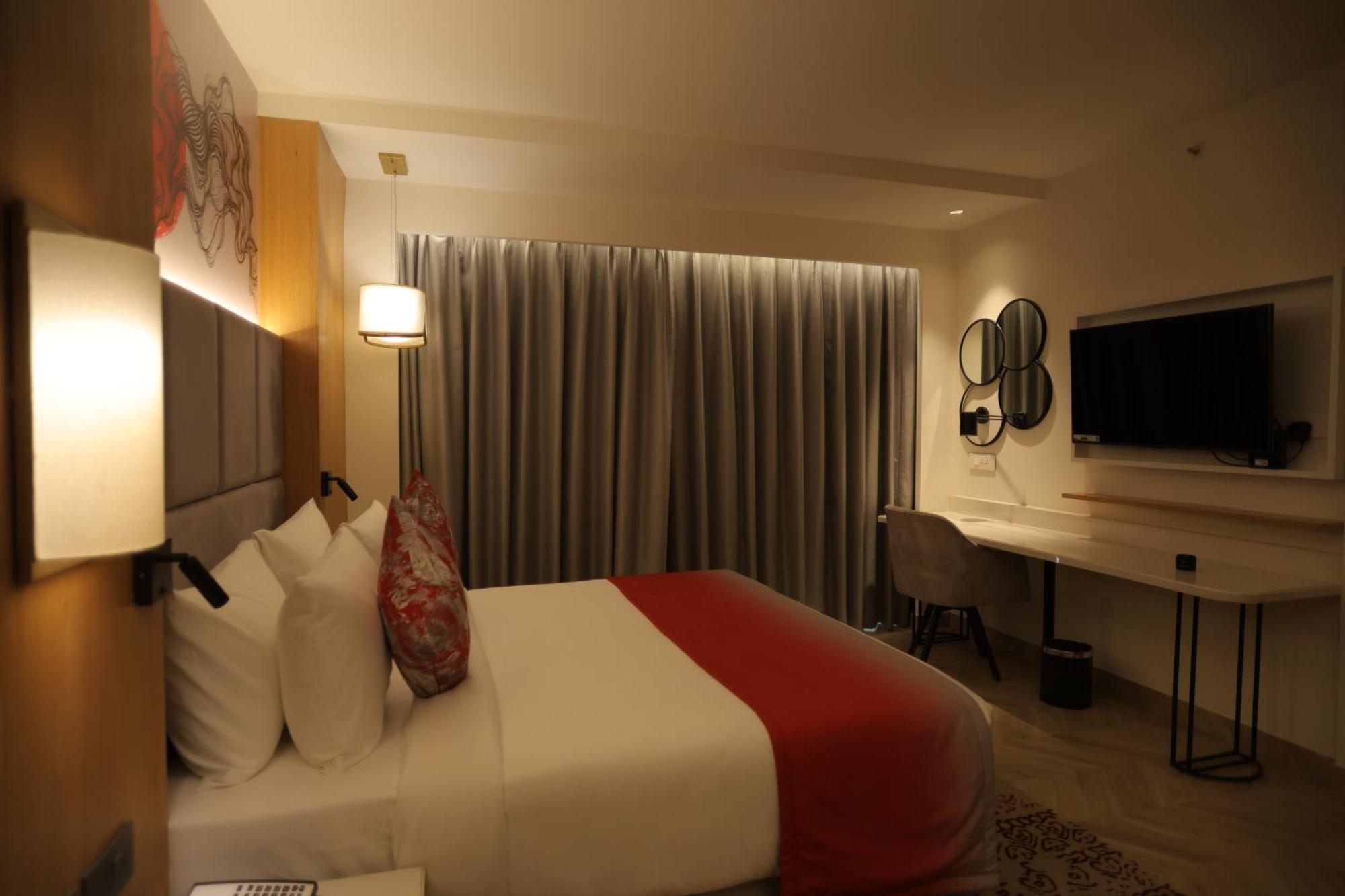 فندق Ramada By Wyndham Gorakhpur Gorakhnath Mandir Road المظهر الخارجي الصورة